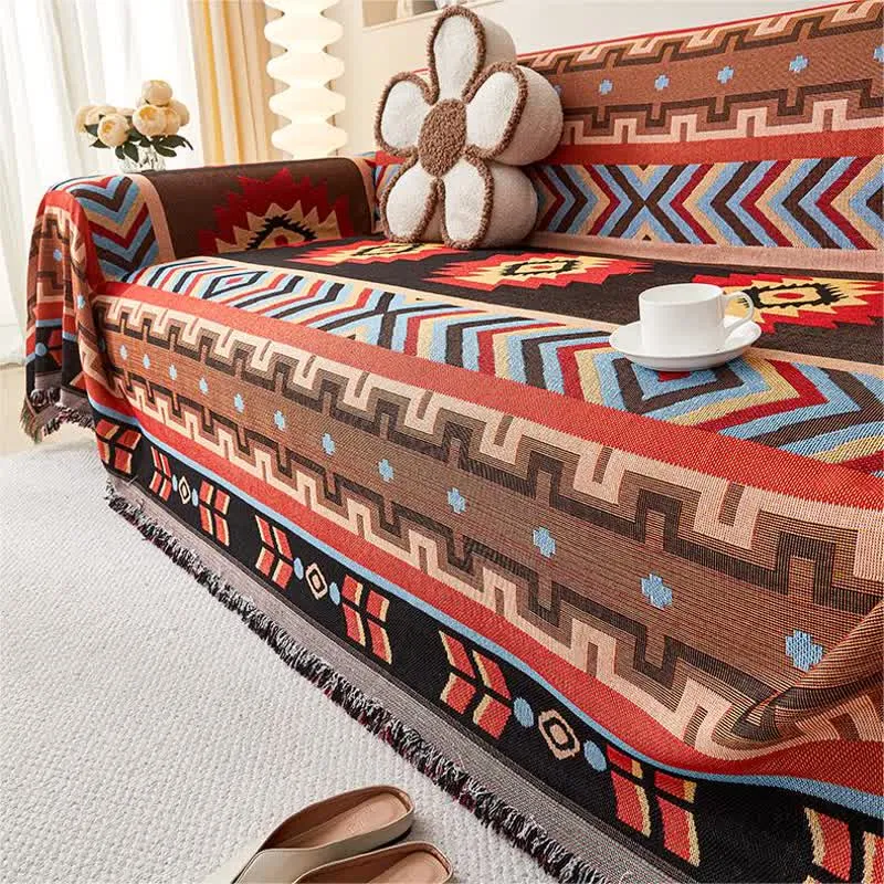 Sofaschoner mit geometrischen Quasten im Boho-Stil