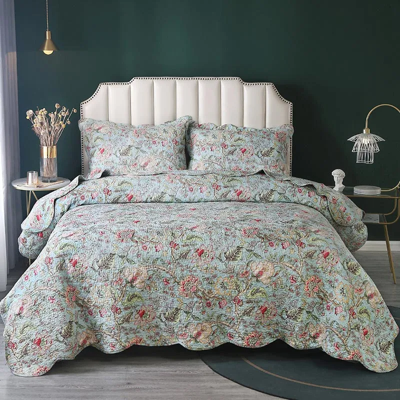 Vintage-Blumensteppdecke mit Kissenbezügen