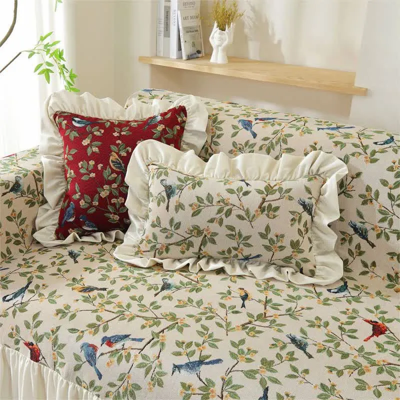 Weicher Sofabezug im ländlichen Stil mit Vögeln und Blumen