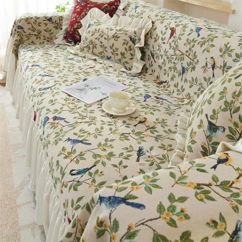 Weicher Sofabezug im ländlichen Stil mit Vögeln und Blumen