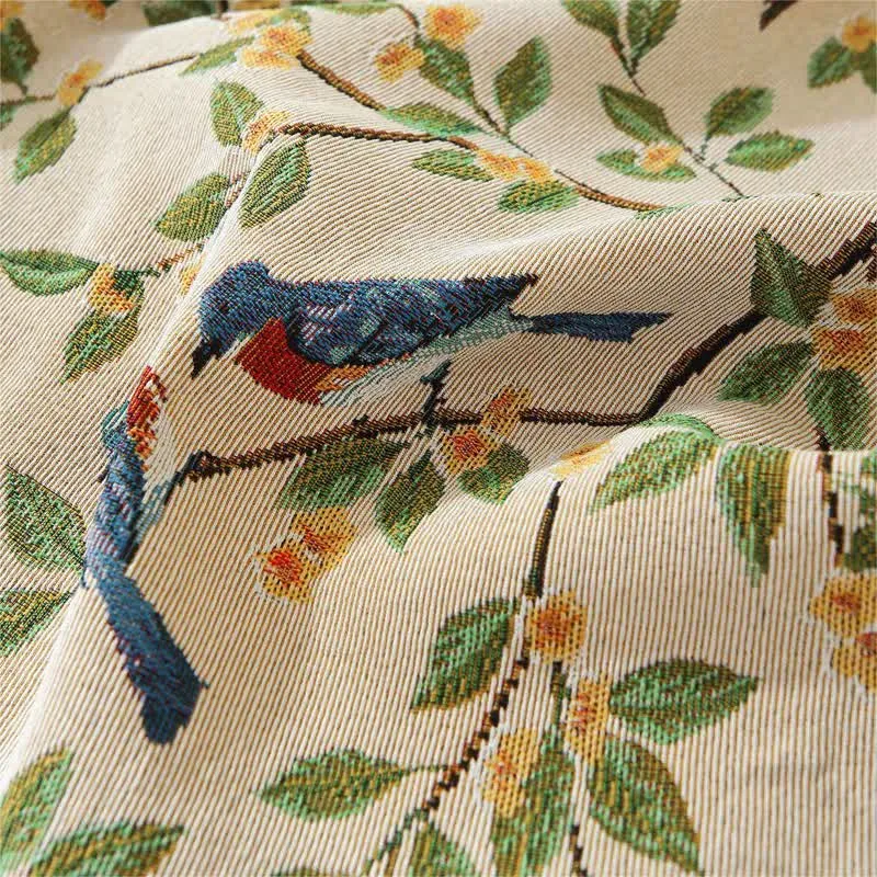 Weicher Sofabezug im ländlichen Stil mit Vögeln und Blumen