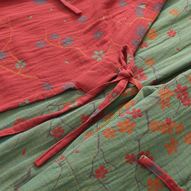 Leichter Bademantel aus Jacquard-Gaze und Baumwolle mit Blumenmuster