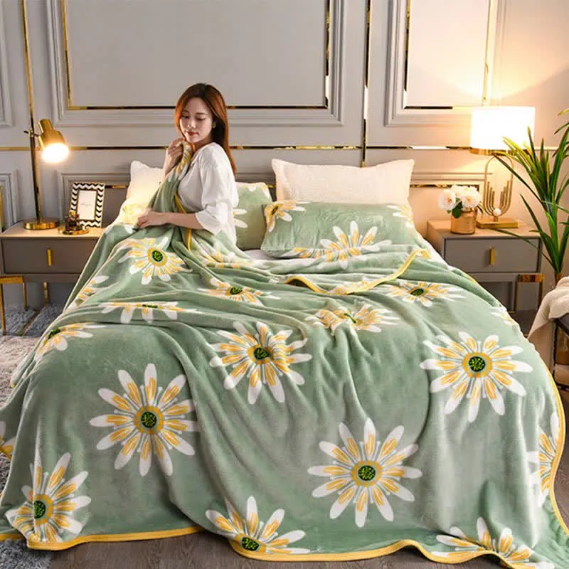 Warme dekorative Samtdecke mit Blumenmuster und Gänseblümchen