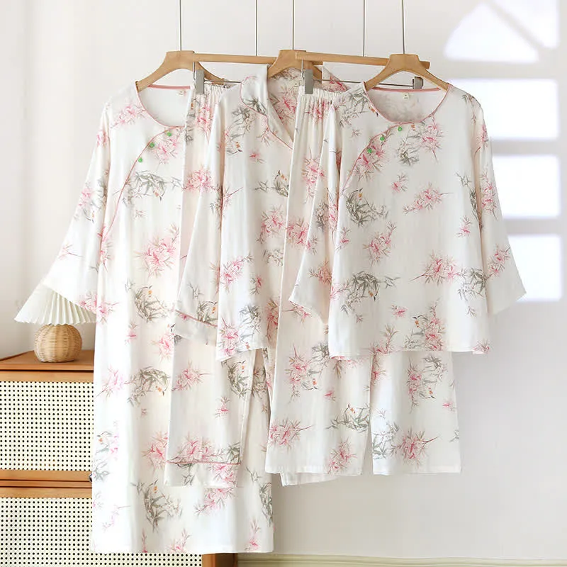 Elegante Loungewear mit Kirschblütenzweigen und Blättern