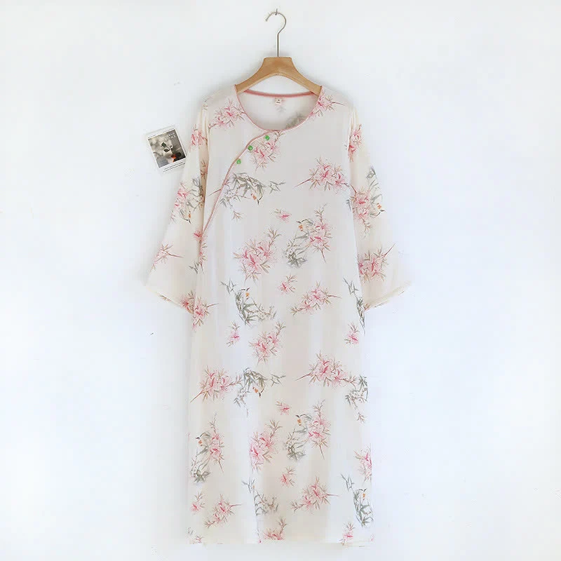 Elegante Loungewear mit Kirschblütenzweigen und Blättern