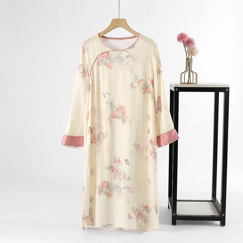 Loungewear aus weichem Satin mit Blumenmuster und Schmetterlingen