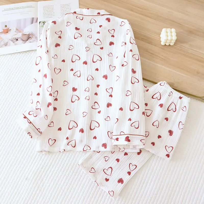 Atmungsaktives Pyjama-Set aus Baumwollgaze mit Herz-Revers