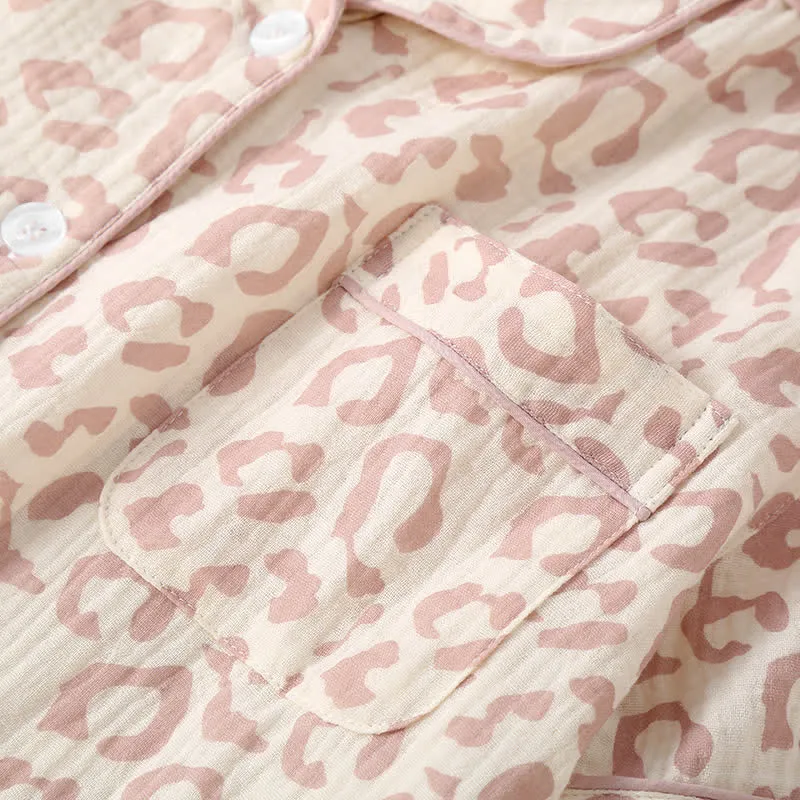 Pyjama-Set aus Baumwollgaze mit Leopardenmuster und Revers (3-teilig)