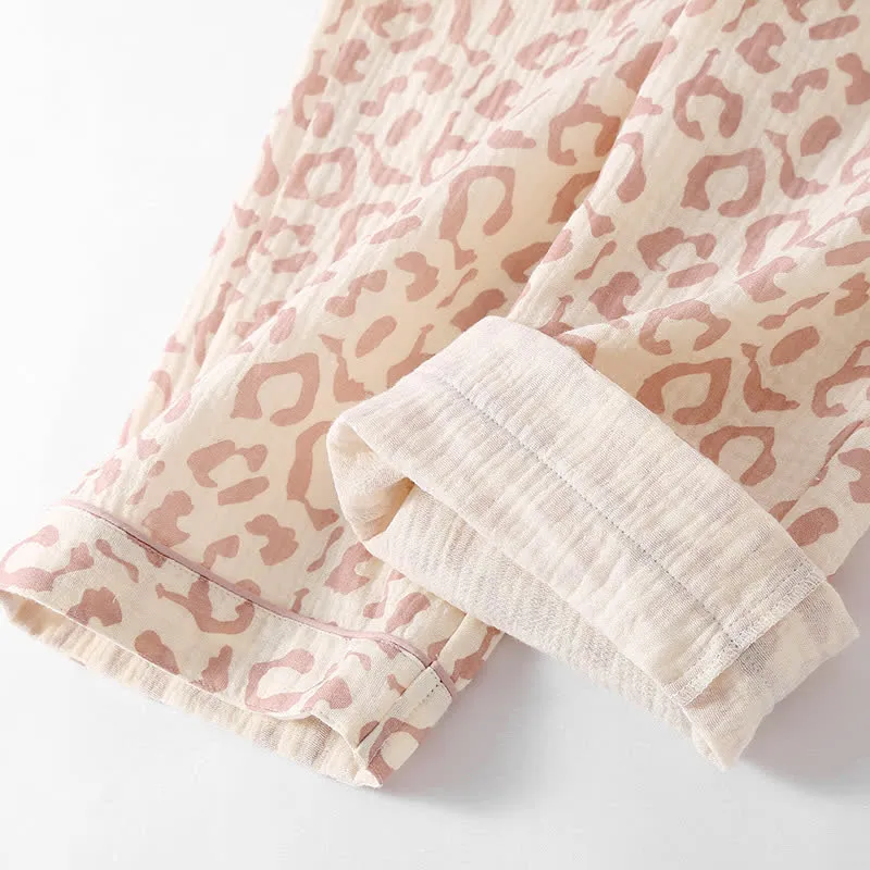 Pyjama-Set aus Baumwollgaze mit Leopardenmuster und Revers (3-teilig)