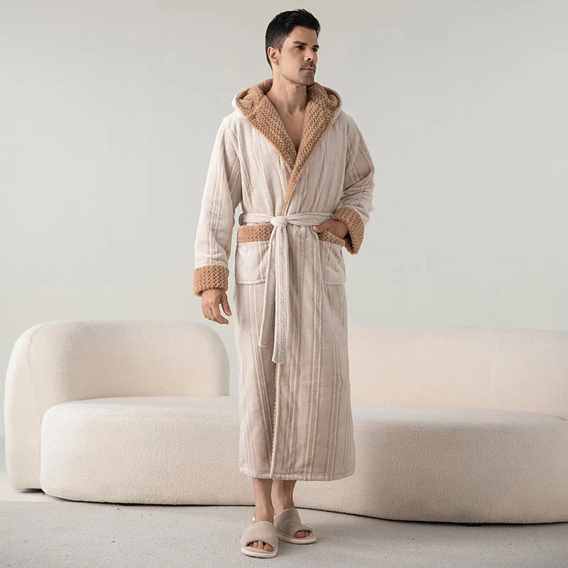 Langer Winterbademantel aus Fleece mit Kapuze
