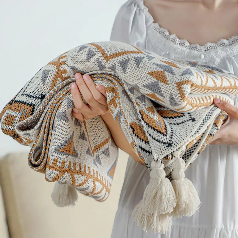 Ownkoti Gemütliche Strickdecke mit Quastenmuster