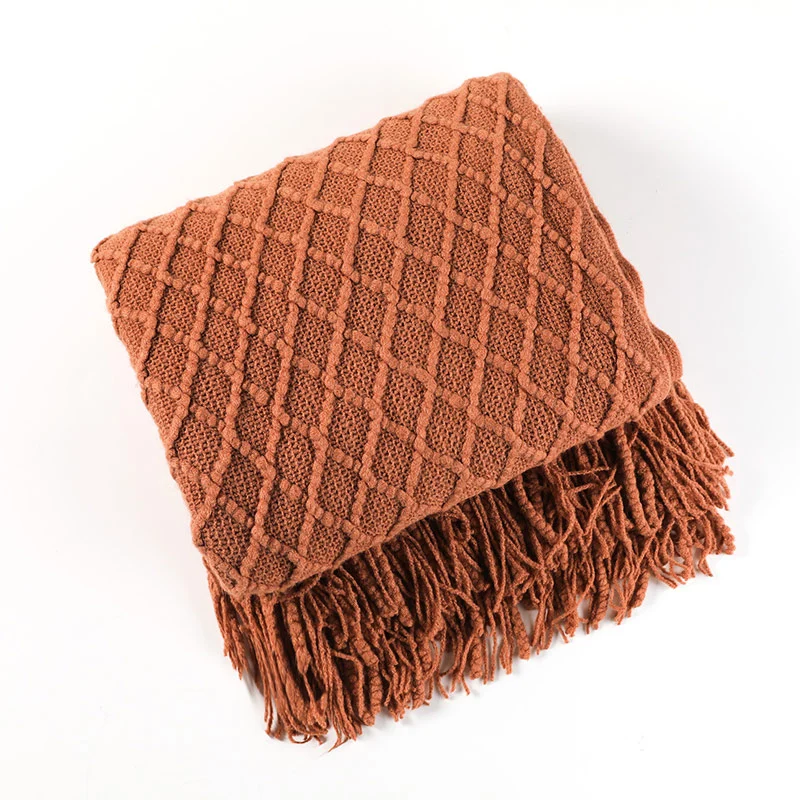Ownkoti – Gestrickte Sofadecke mit Prismamuster und Quasten