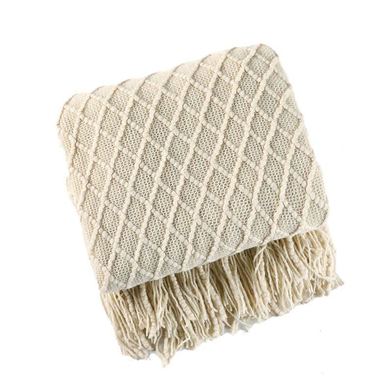 Ownkoti – Gestrickte Sofadecke mit Prismamuster und Quasten