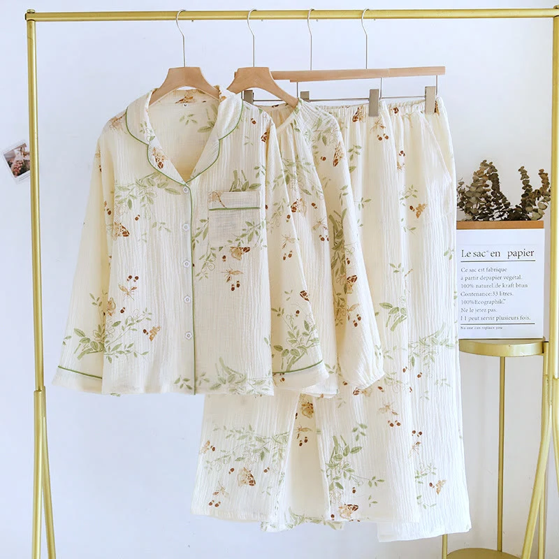 Pyjama-Set aus Baumwollgaze mit Blumenmuster und Schmetterlingen