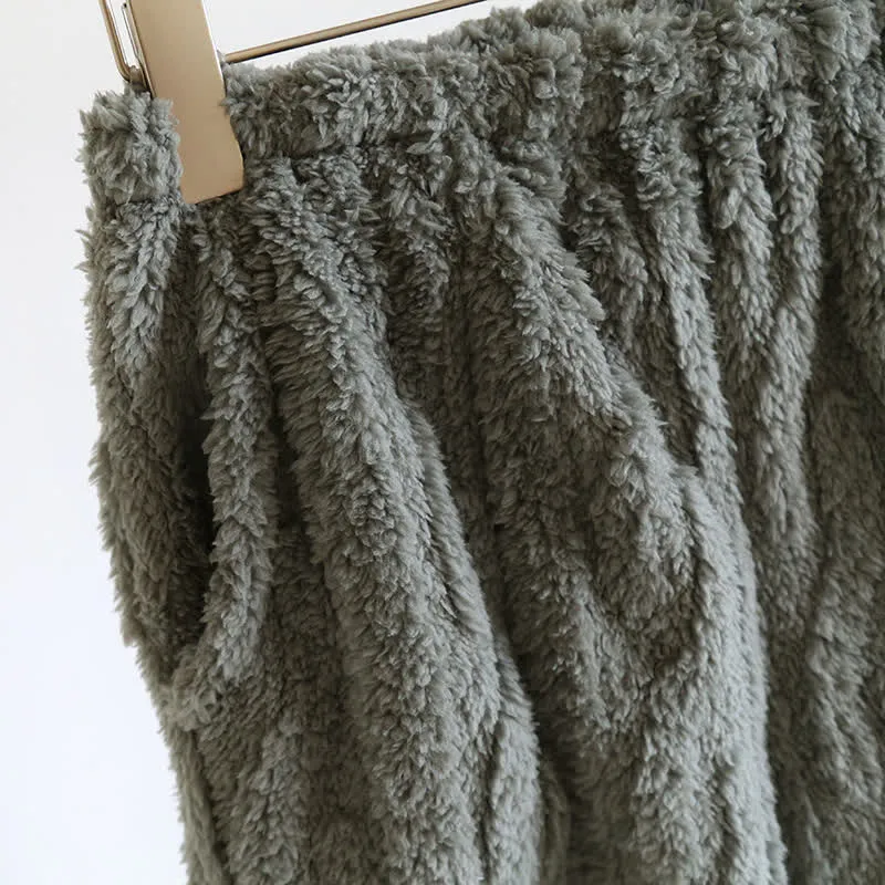 Flauschiges Fleece-Pyjama-Set mit Stickerei und langen Ärmeln