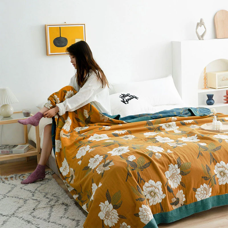 Wendbare Baumwolldecke mit Boho-Blumenmuster in Gelb