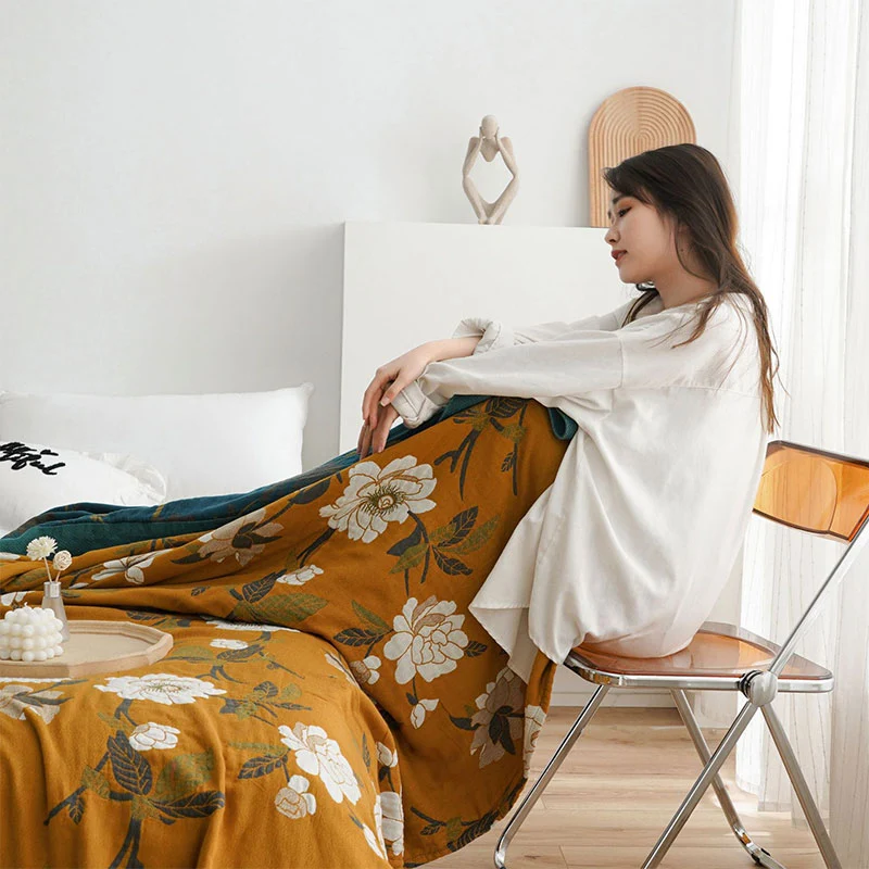 Wendbare Baumwolldecke mit Boho-Blumenmuster in Gelb