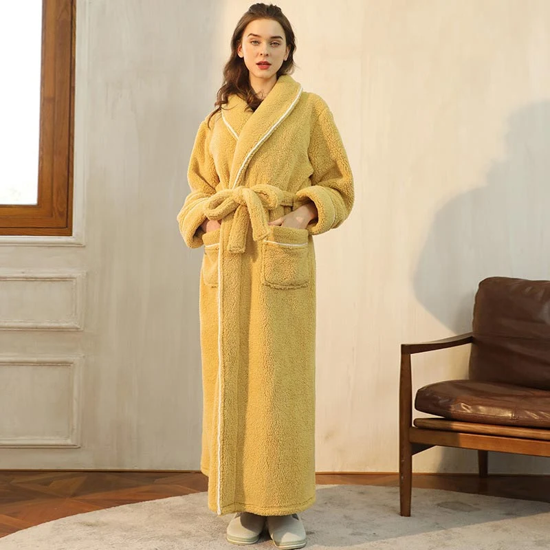 Bequemer Fleece-Pyjama-Bademantel