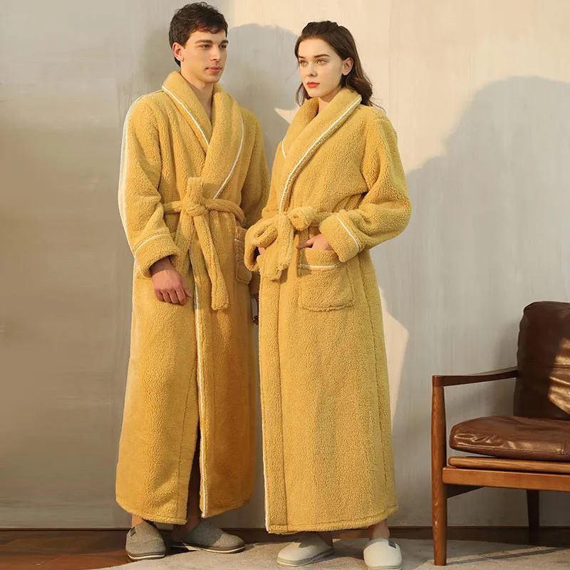 Bequemer Fleece-Pyjama-Bademantel