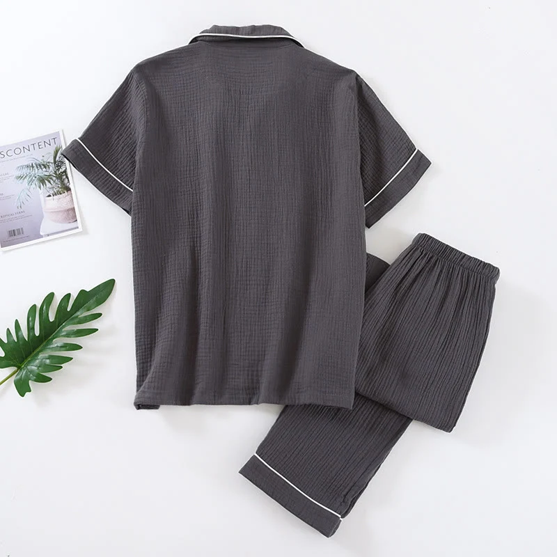 Minimalistisches Pyjama-Set in Volltonfarbe aus Baumwollgaze