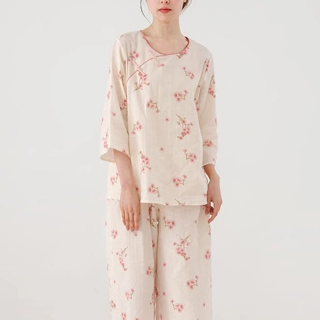 Elegantes Nachtwäsche-Set aus Baumwollgaze mit Pflaumenblüten