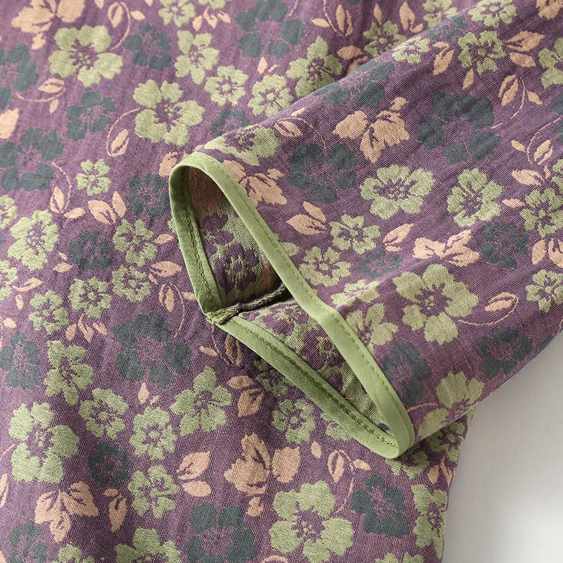 Loungewear-Set aus Baumwollgaze mit Blumenmuster und Froschverschluss