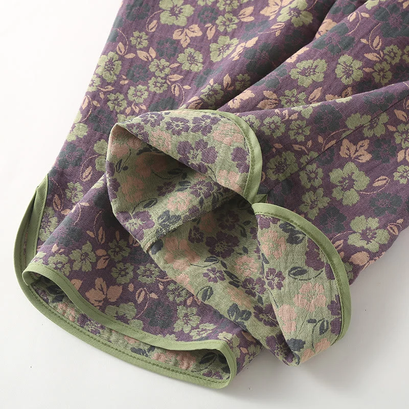 Loungewear-Set aus Baumwollgaze mit Blumenmuster und Froschverschluss