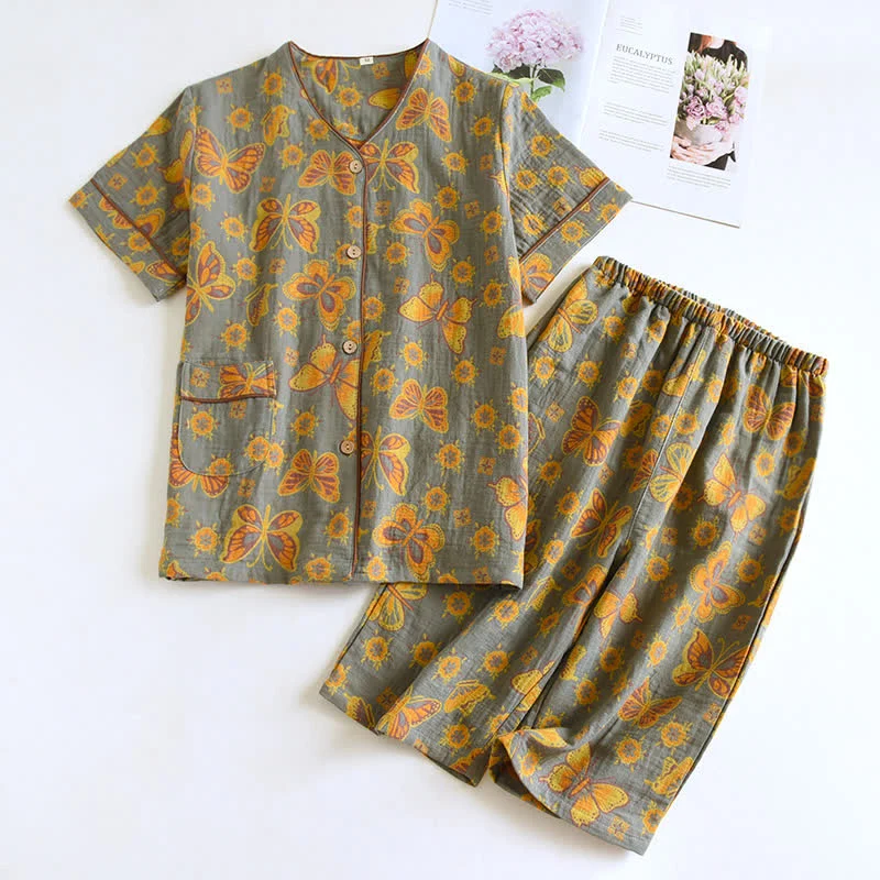 Loungewear-Set aus Baumwolle mit verkürzter Hose und Schmetterlingsmuster