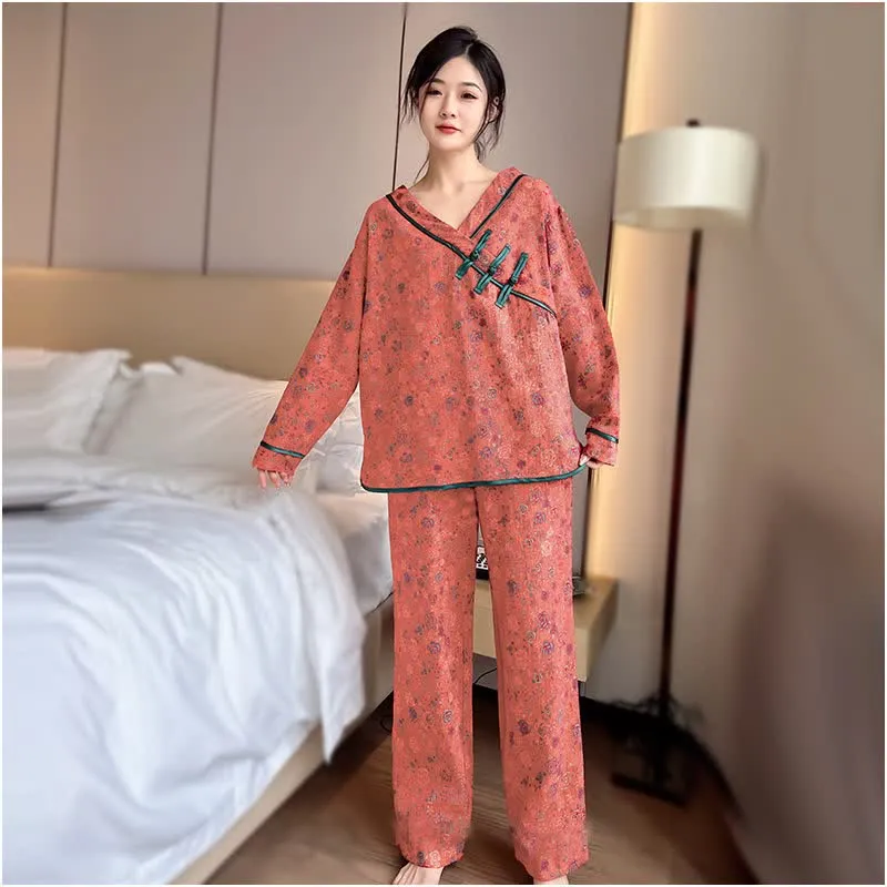 Pyjama-Set aus Baumwolle mit Froschknopf und Rose in Übergröße