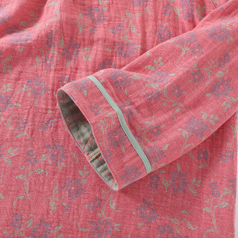 Pyjama-Set aus Baumwollgaze mit Blumenmuster und Froschverschluss