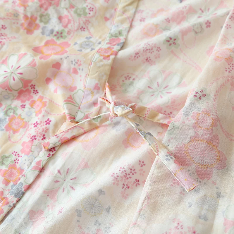 Loungewear-Set aus Baumwollgaze mit Kimono und Blumenmuster