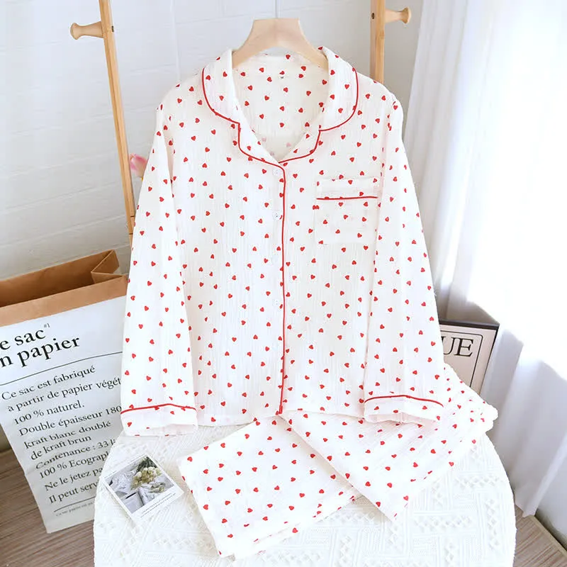 Einfaches Loungewear-Set aus Baumwollgaze mit Herzrevers