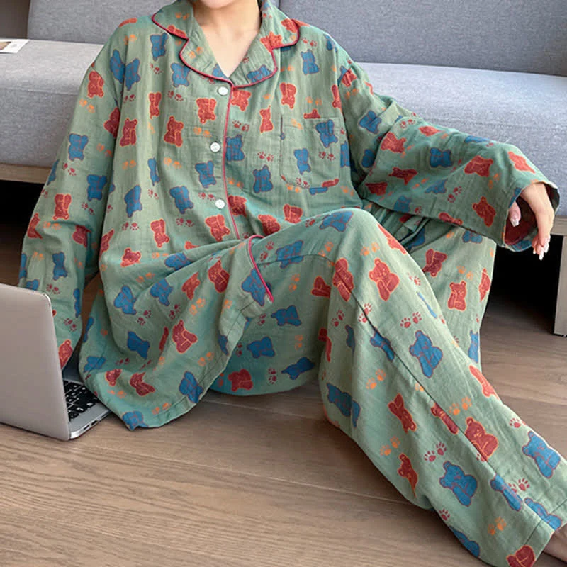 Loungewear-Set aus Baumwolle mit Revers und Bärenmotiv in Übergröße