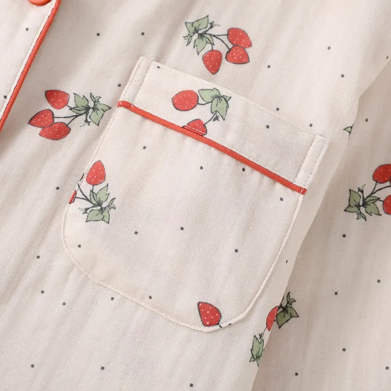 Erdbeer-Pyjama-Set aus Baumwollgaze